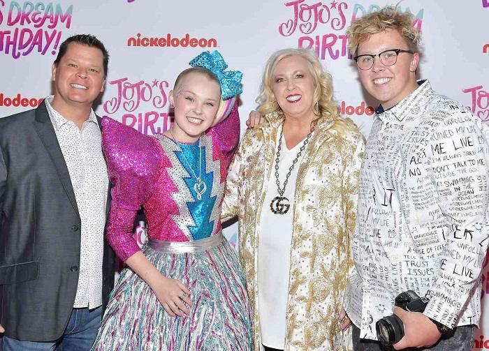 JoJo Siwa Family